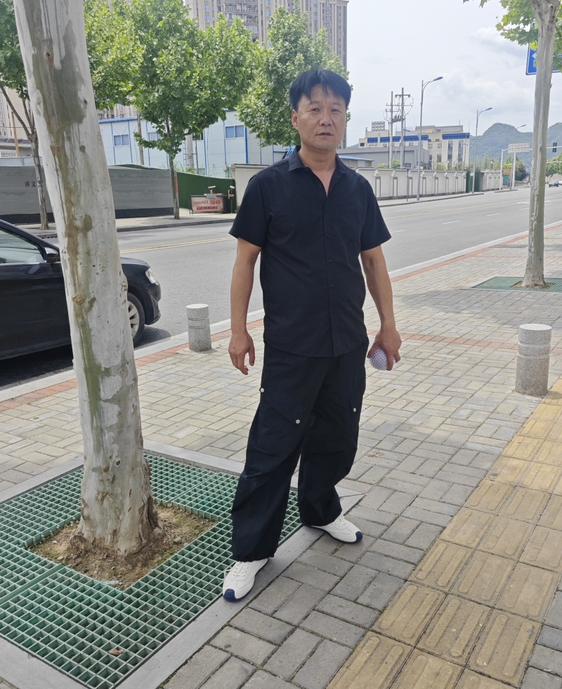 低调